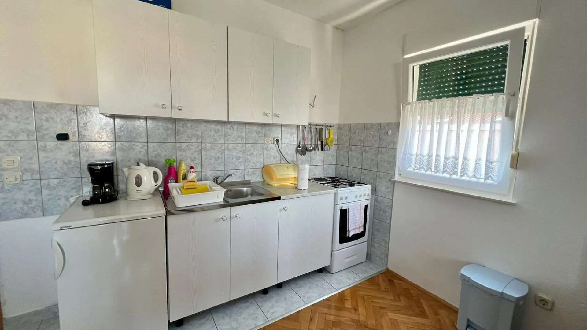 Bright And Cozy Apartment With Balcony In Kastel Luksic Kastela