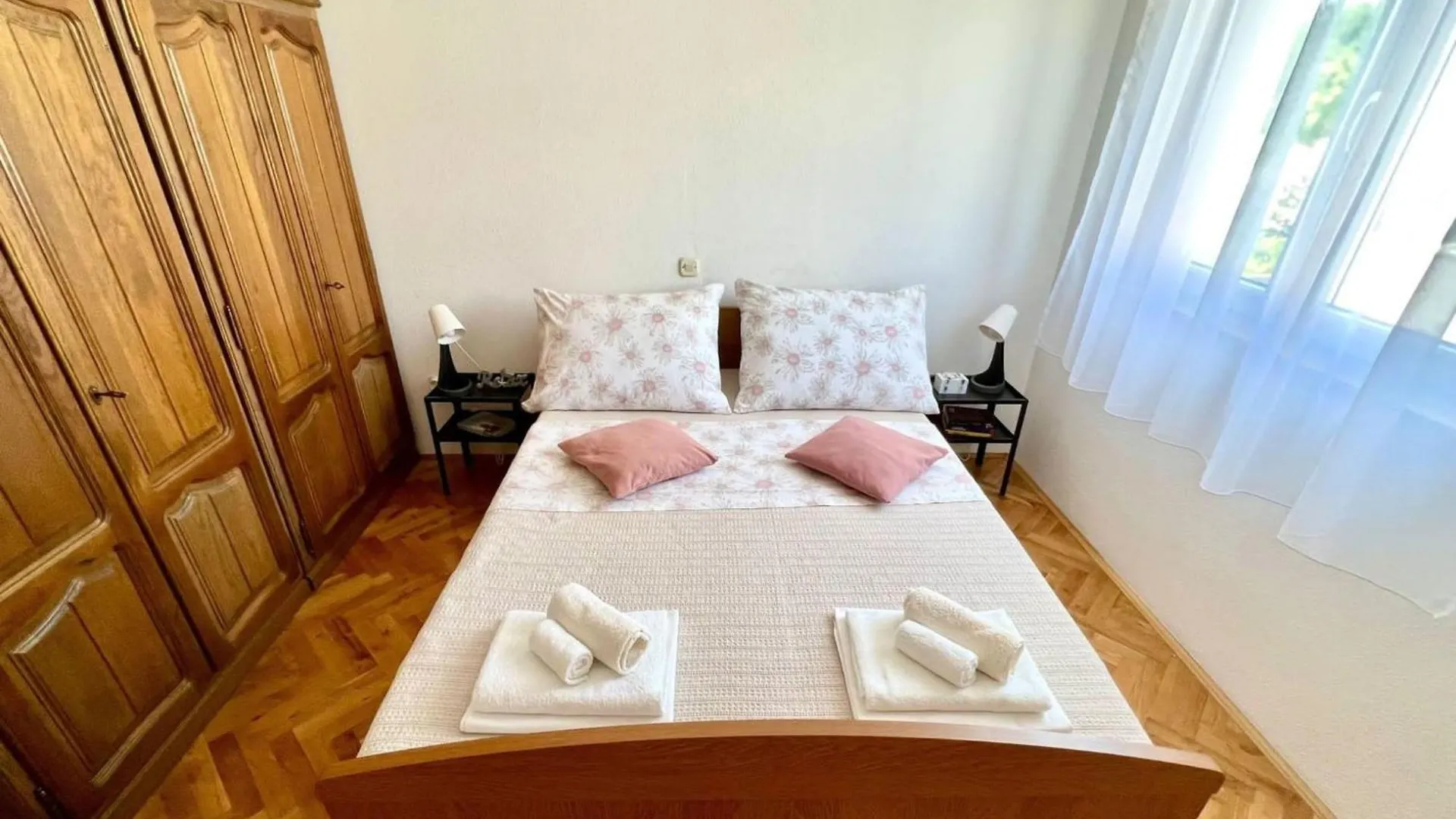 Bright And Cozy Apartment With Balcony In Kastel Luksic Kastela