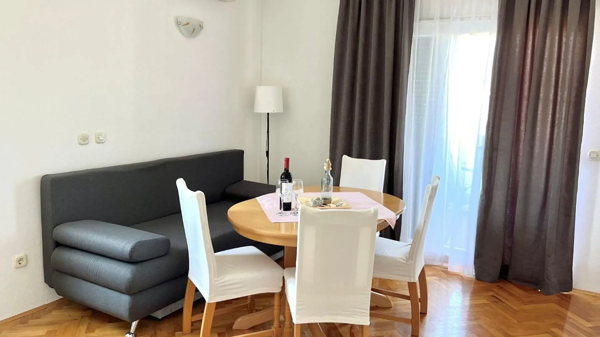Bright And Cozy Apartment With Balcony In Kastel Luksic Kaštela 0*,  Croacia