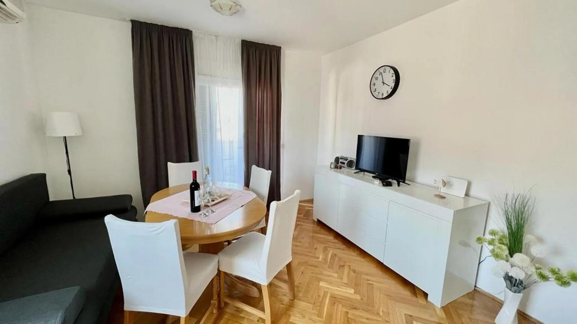 Bright And Cozy Apartment With Balcony In Kastel Luksic Kastela Croatia